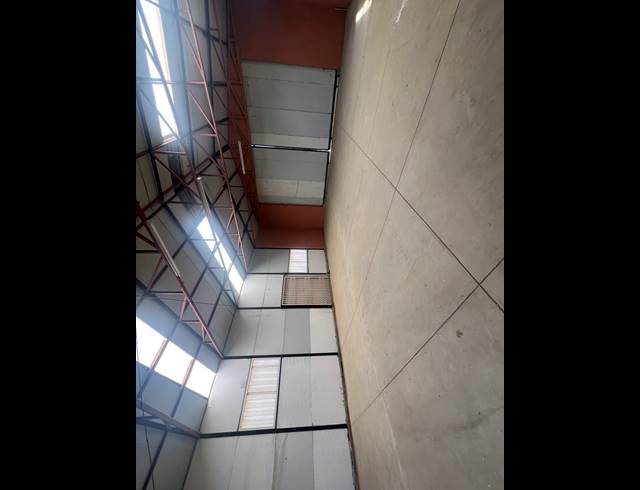126M² WAREHOUSE TO LET IN MOSTYN PARK